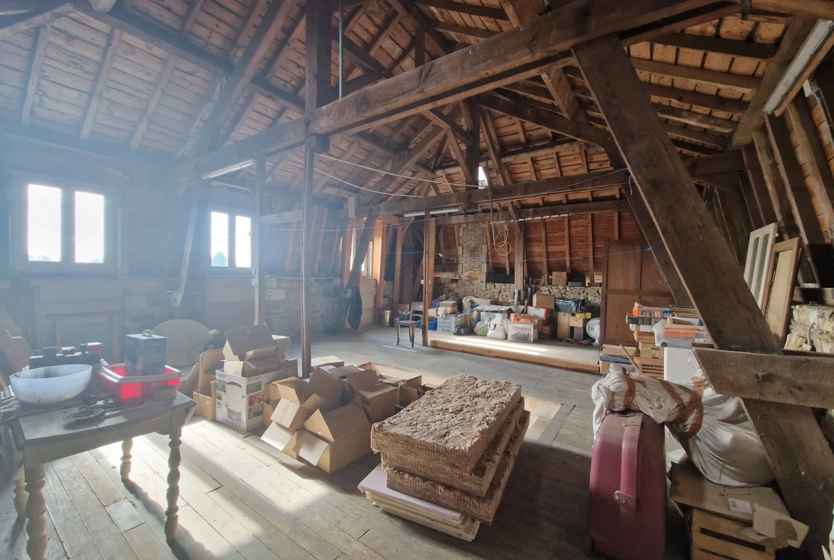 Maison en pierres avec extérieur cosy à Masseret, 4 chambres, jardin et accès facile 