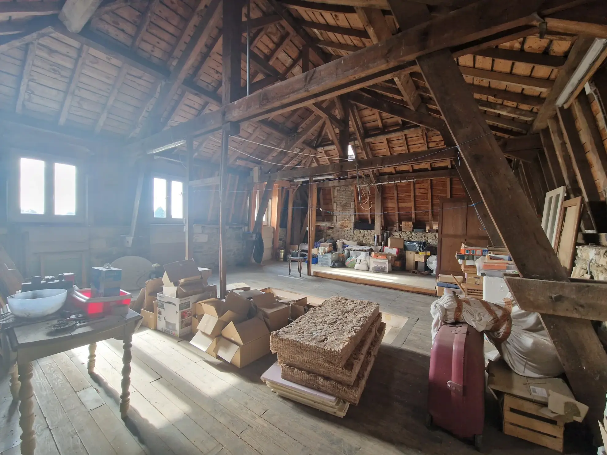 Maison en pierres avec extérieur cosy à Masseret, 4 chambres, jardin et accès facile 