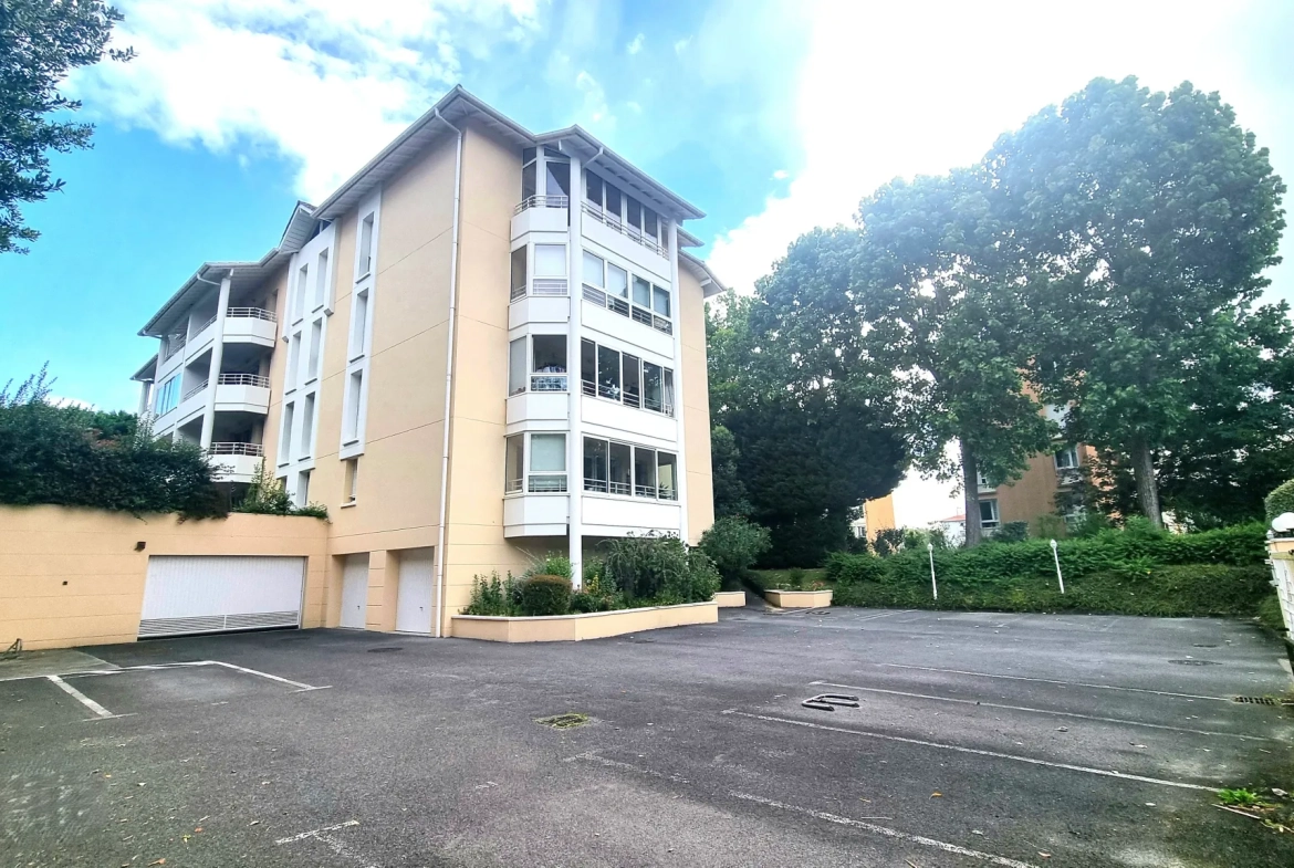 T2 à Bayonne avec terrasse, parking, cave et vue sur jardin - Idéal pour investissement ou résidence principale 