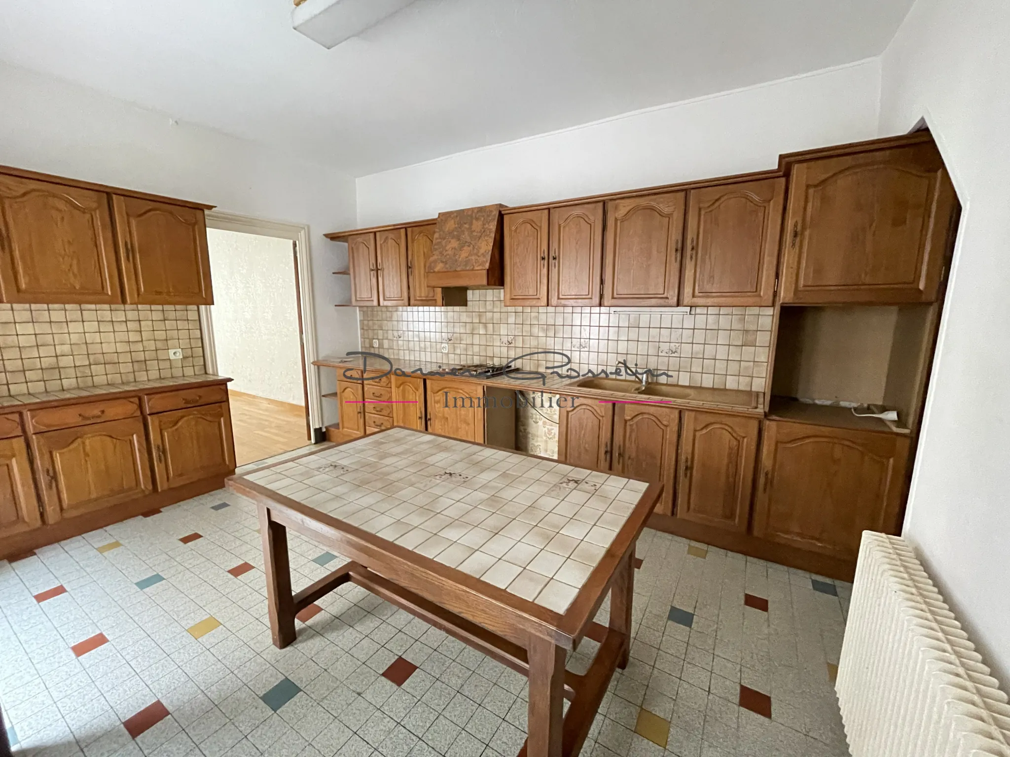 Maison de village à Cublize avec séjour, 2 chambres et sous-sol – Opportunité à ne pas manquer 