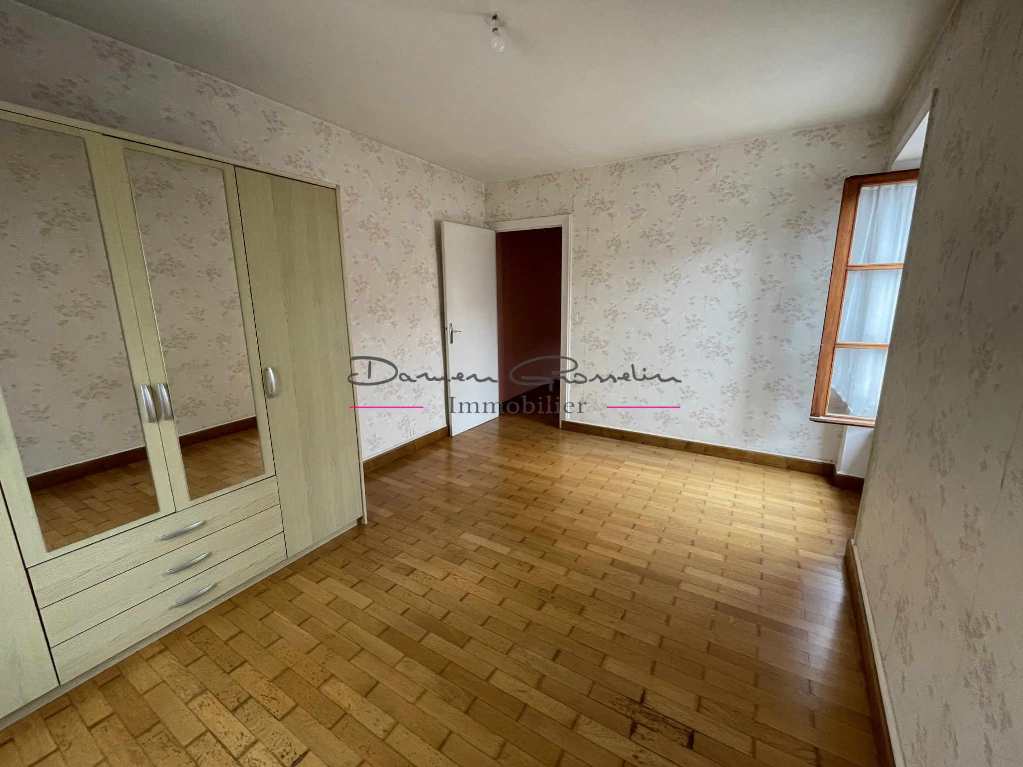 Maison de village à Cublize avec séjour, 2 chambres et sous-sol – Opportunité à ne pas manquer 