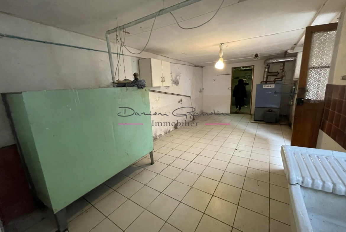 Maison de village à Cublize avec séjour, 2 chambres et sous-sol – Opportunité à ne pas manquer 