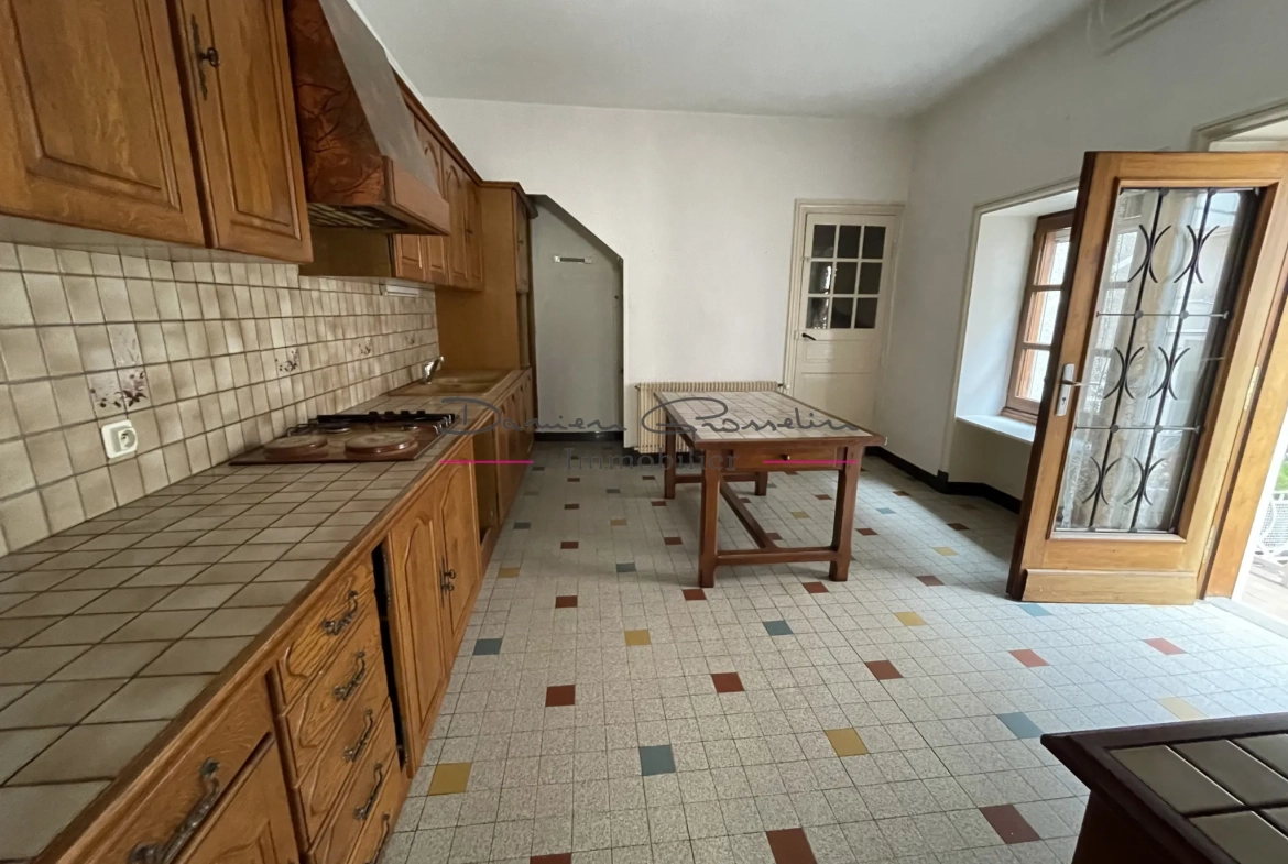 Maison de village à Cublize avec séjour, 2 chambres et sous-sol – Opportunité à ne pas manquer 