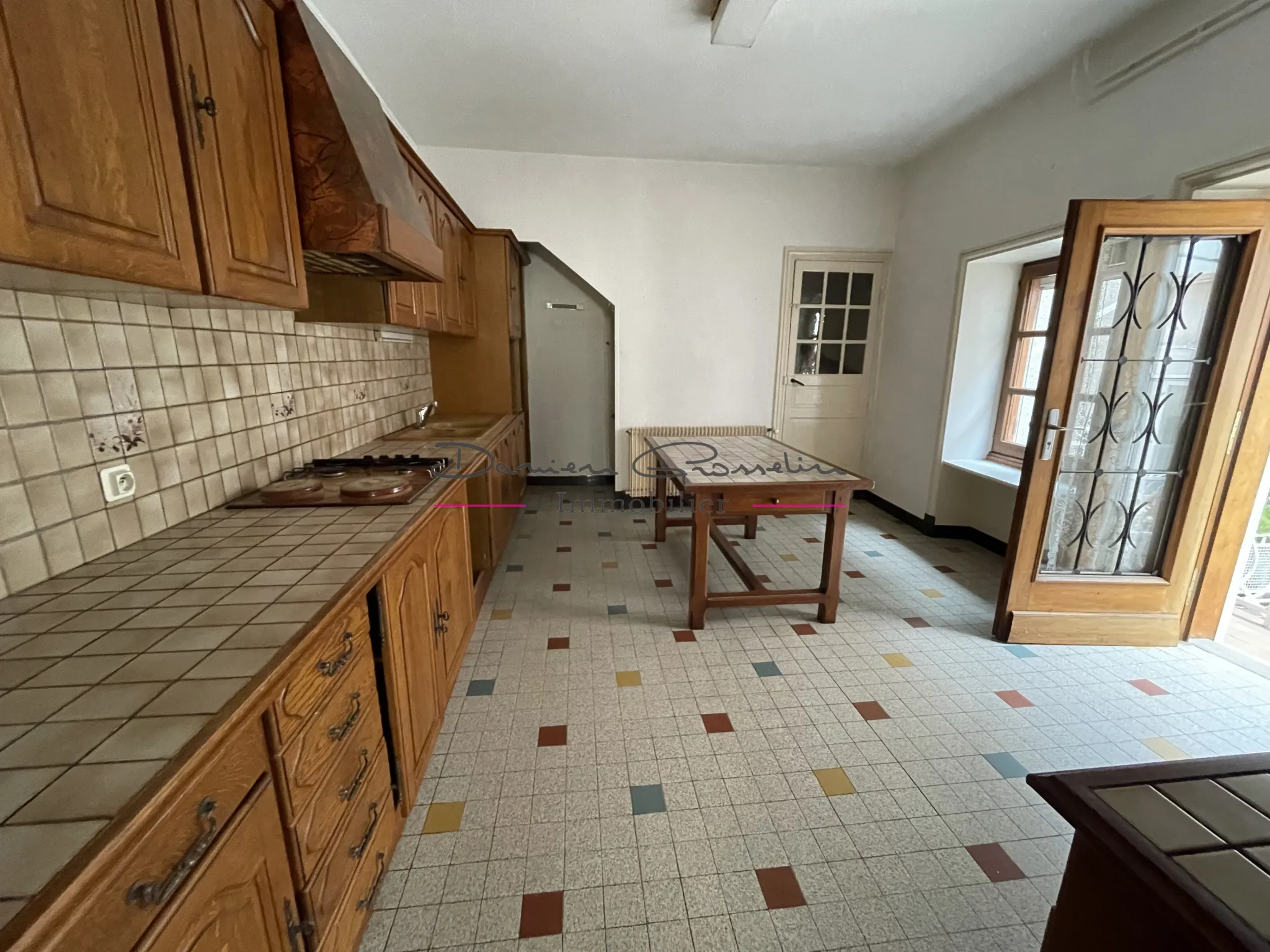 Maison de village à Cublize avec séjour, 2 chambres et sous-sol – Opportunité à ne pas manquer 