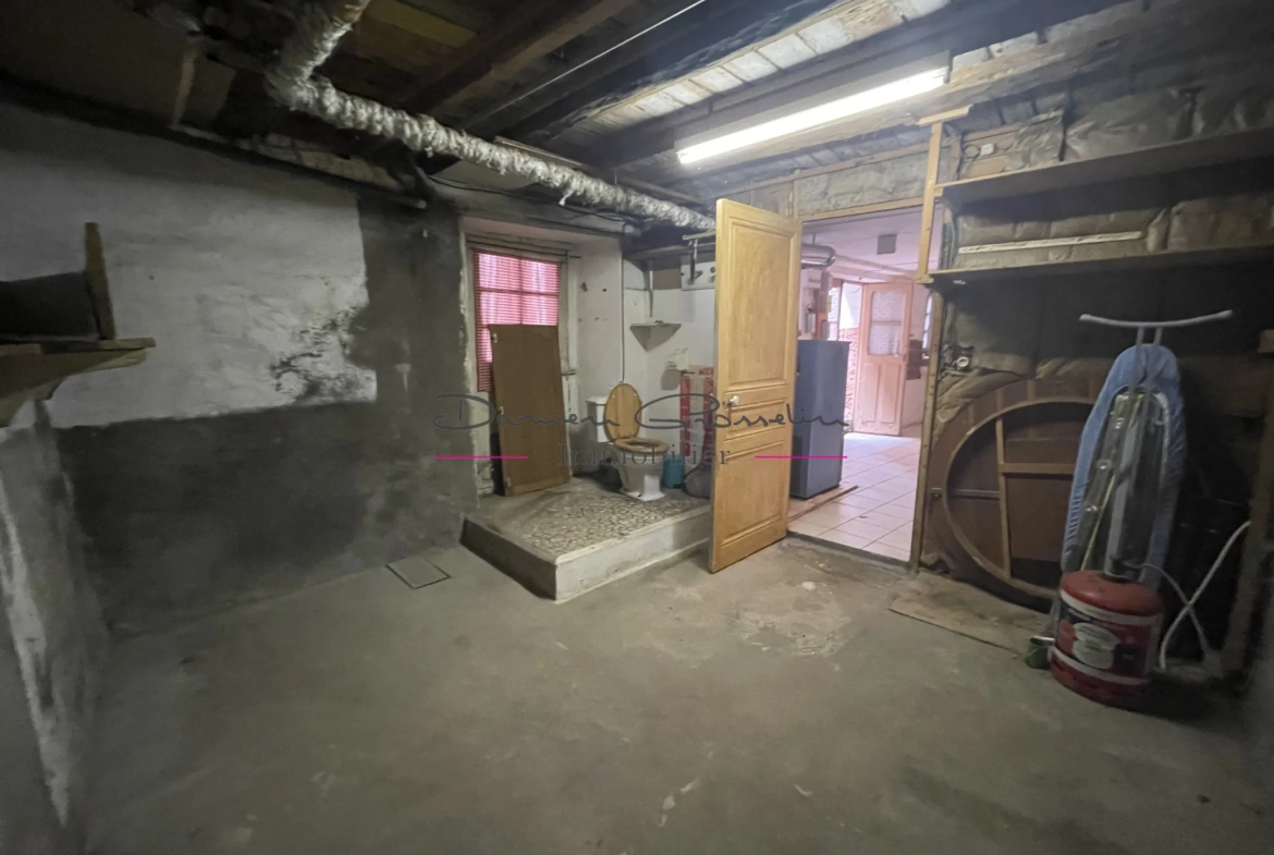 Maison de village à Cublize avec séjour, 2 chambres et sous-sol – Opportunité à ne pas manquer 