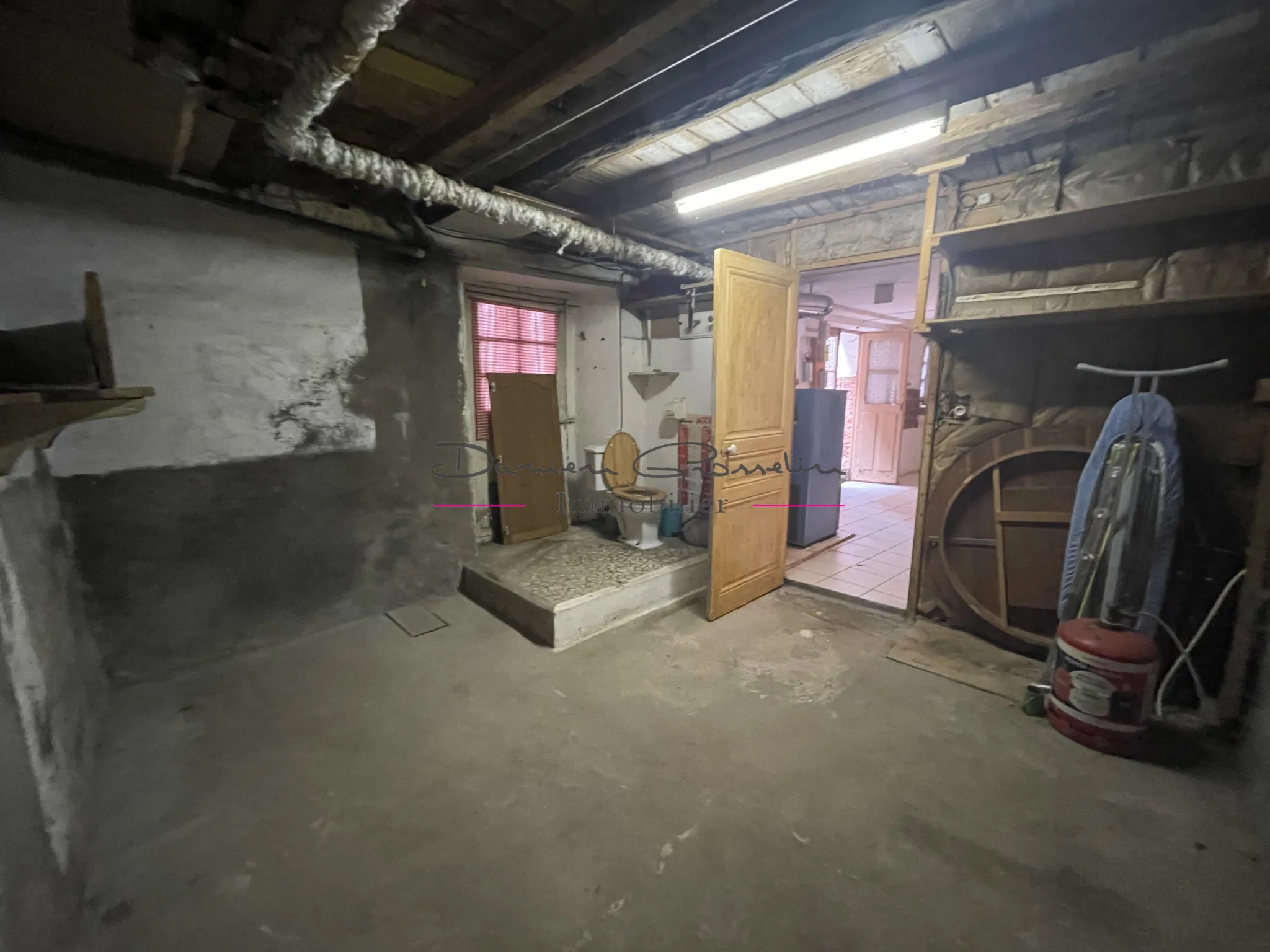 Maison de village à Cublize avec séjour, 2 chambres et sous-sol – Opportunité à ne pas manquer 