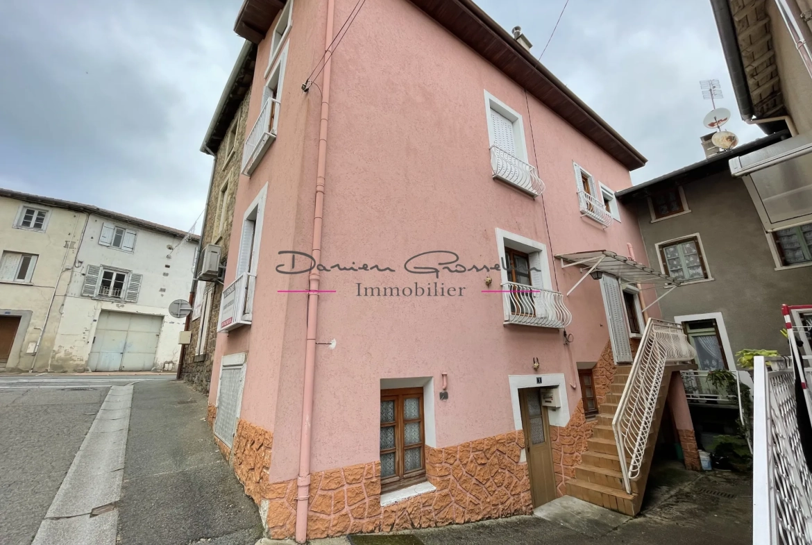 Maison de village à Cublize avec séjour, 2 chambres et sous-sol – Opportunité à ne pas manquer 