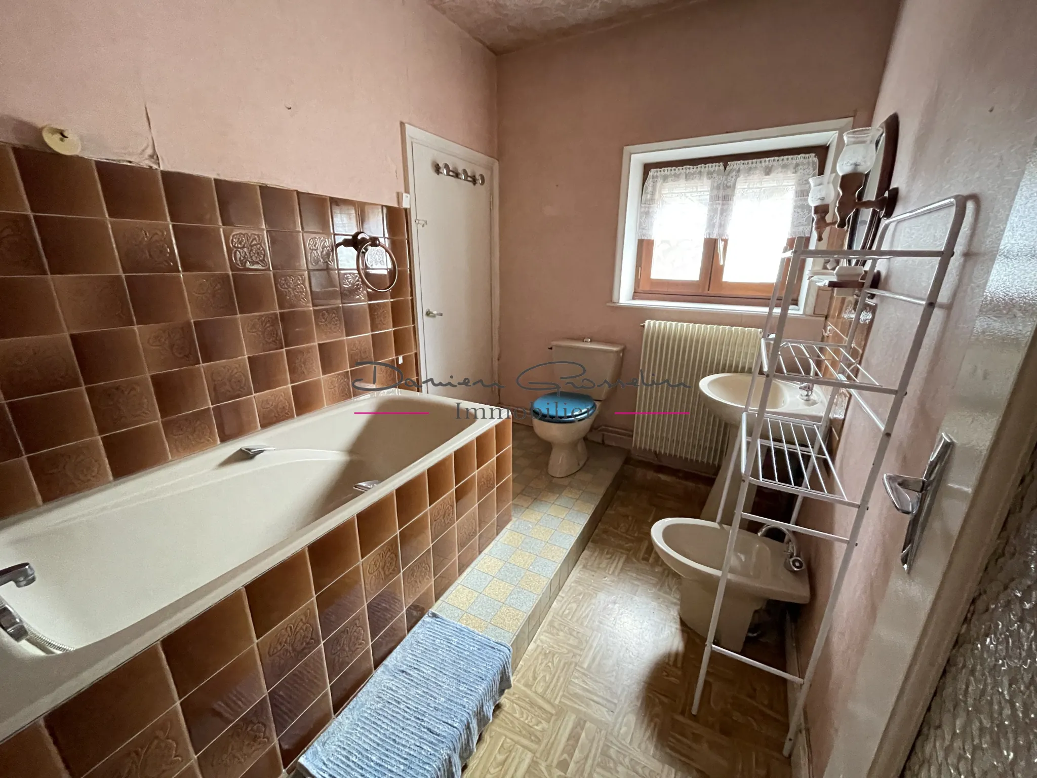 Maison de village à Cublize avec séjour, 2 chambres et sous-sol – Opportunité à ne pas manquer 