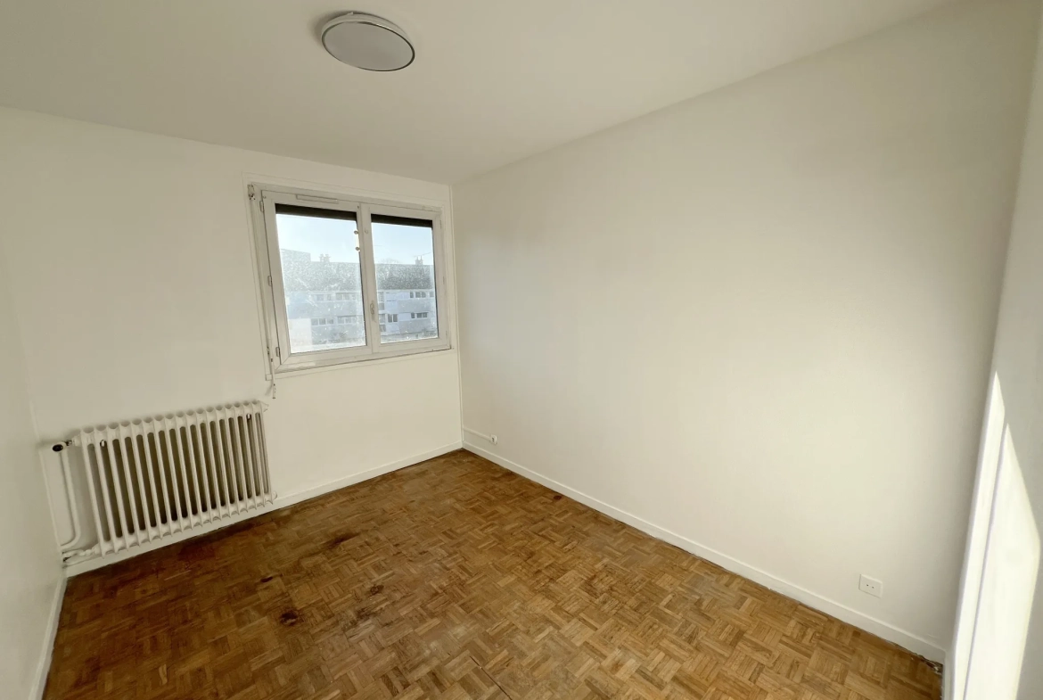 Maison à vendre à Pontault-Combault proche RER E avec 4 chambres et jardin 