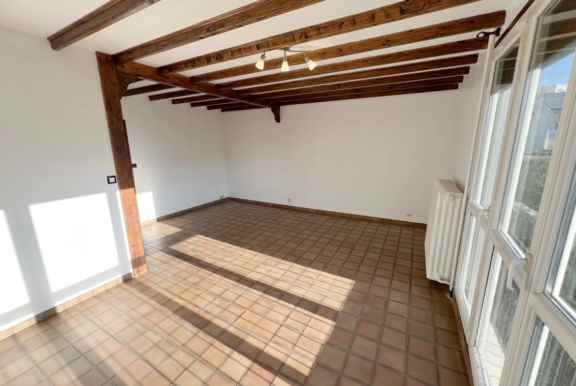 Maison à vendre à Pontault-Combault proche RER E avec 4 chambres et jardin 