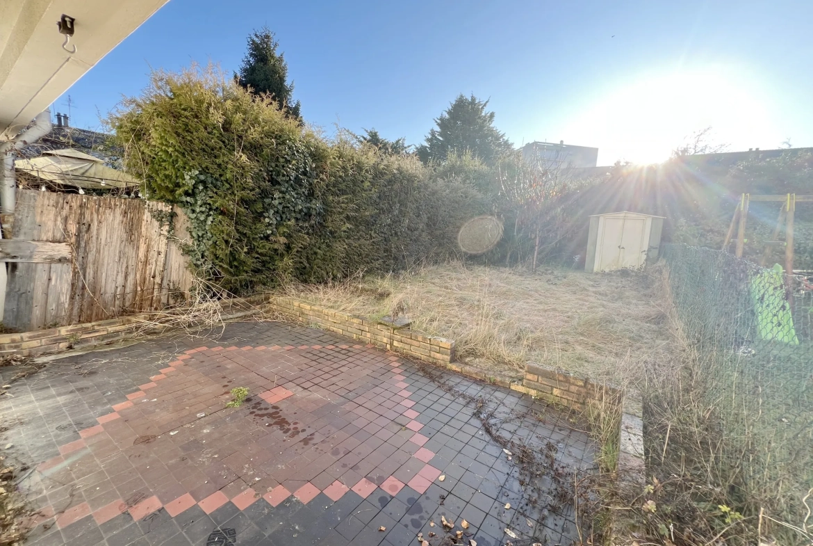 Maison à vendre à Pontault-Combault proche RER E avec 4 chambres et jardin 