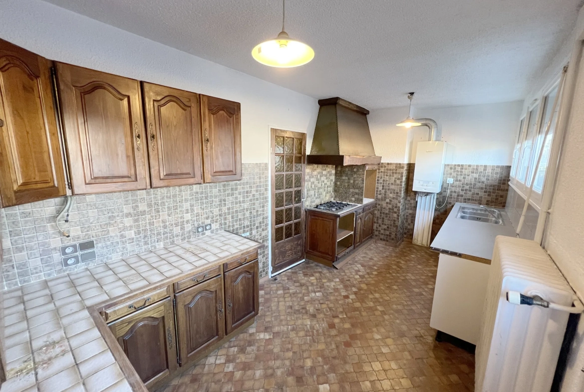 Maison à vendre à Pontault-Combault proche RER E avec 4 chambres et jardin 
