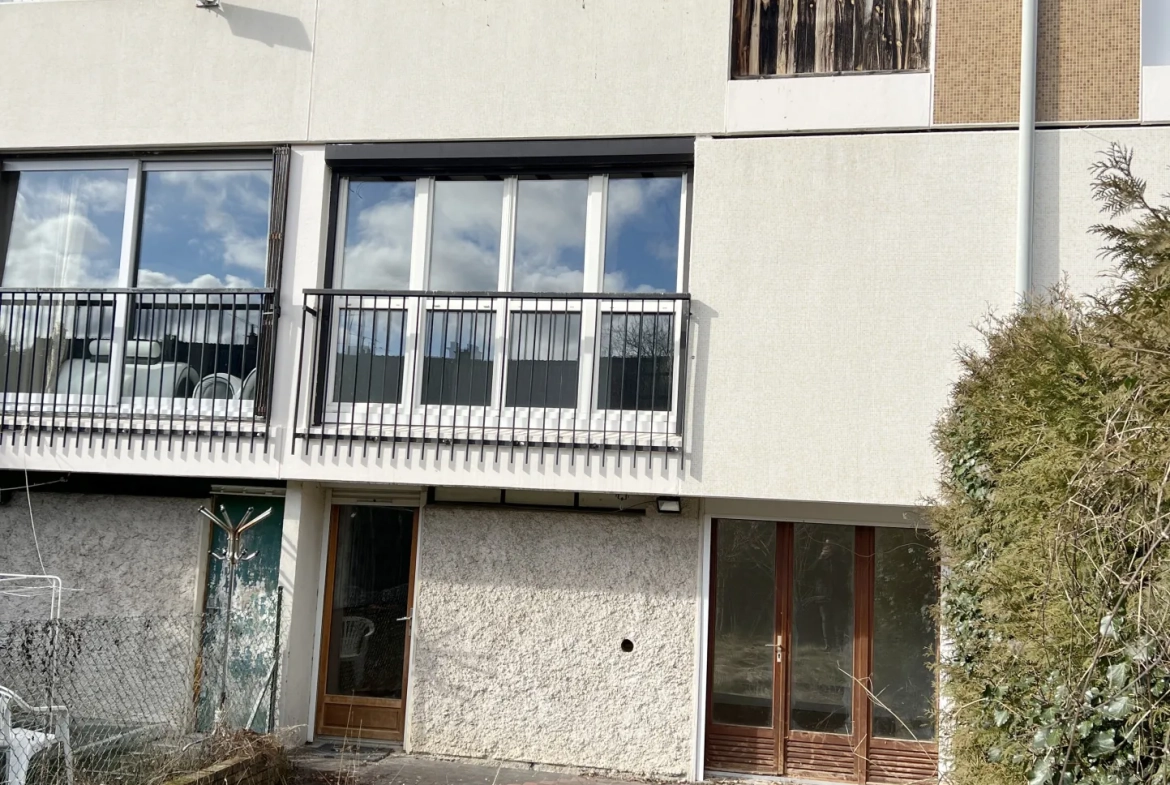 Maison à vendre à Pontault-Combault proche RER E avec 4 chambres et jardin 