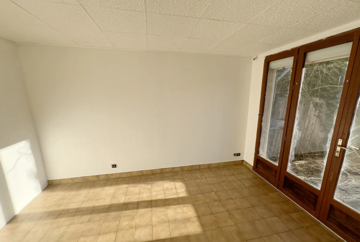 Maison à vendre à Pontault-Combault proche RER E avec 4 chambres et jardin 