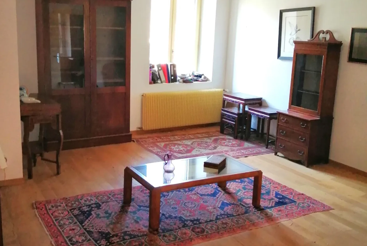 Grande maison familiale à Baume-les-Dames avec terrain de 3276 m² 