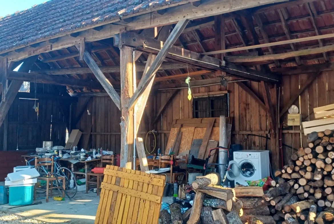 Maison à Grolejac de 65 m² avec terrain et hangar, proche commodités 