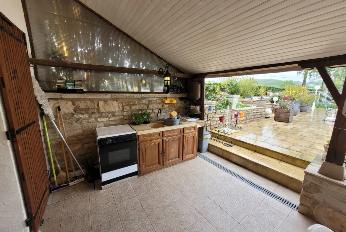 Belle longère rénovée avec piscine et grand terrain à Chantenay St Imbert 