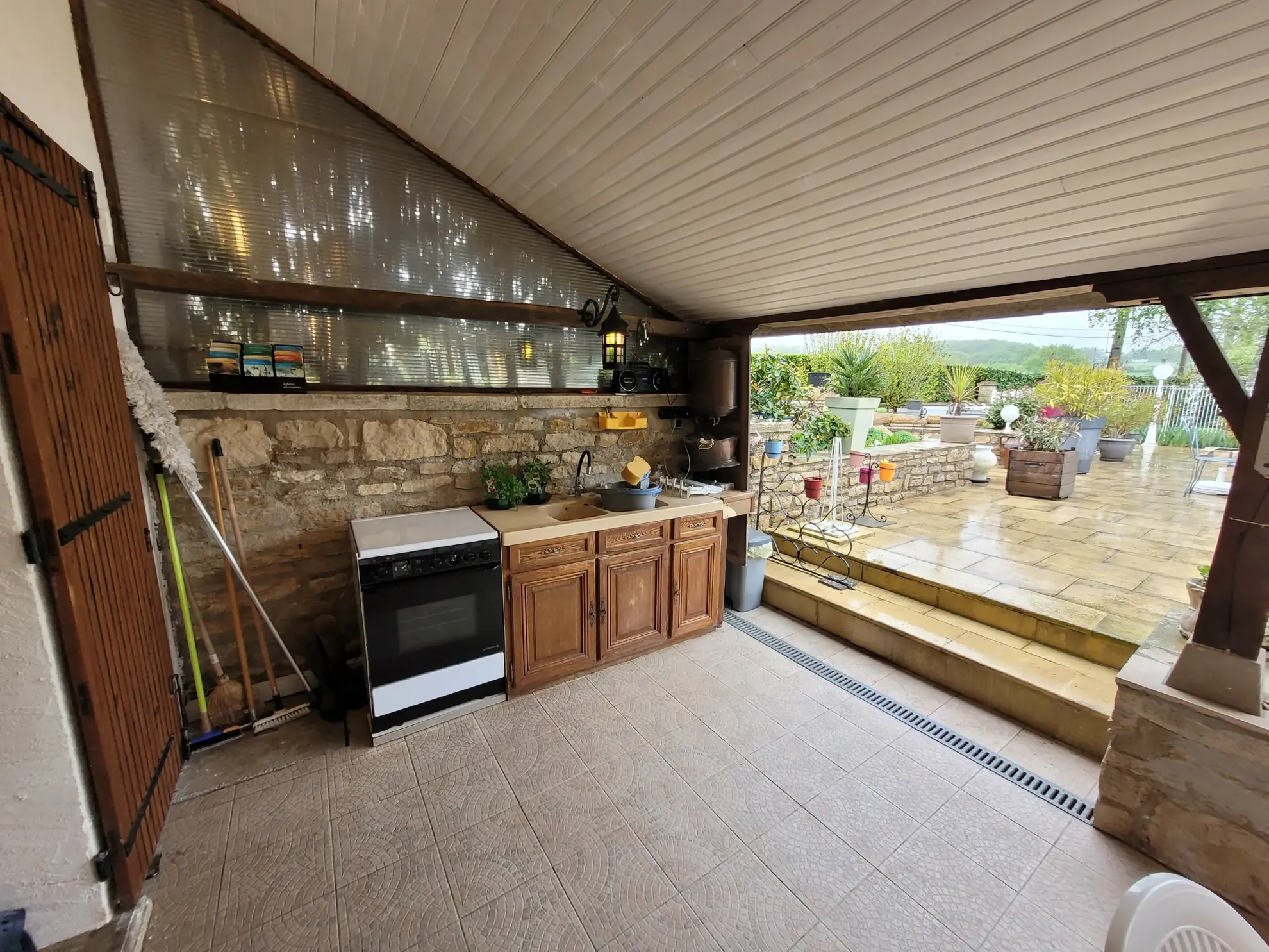 Belle longère rénovée avec piscine et grand terrain à Chantenay St Imbert 