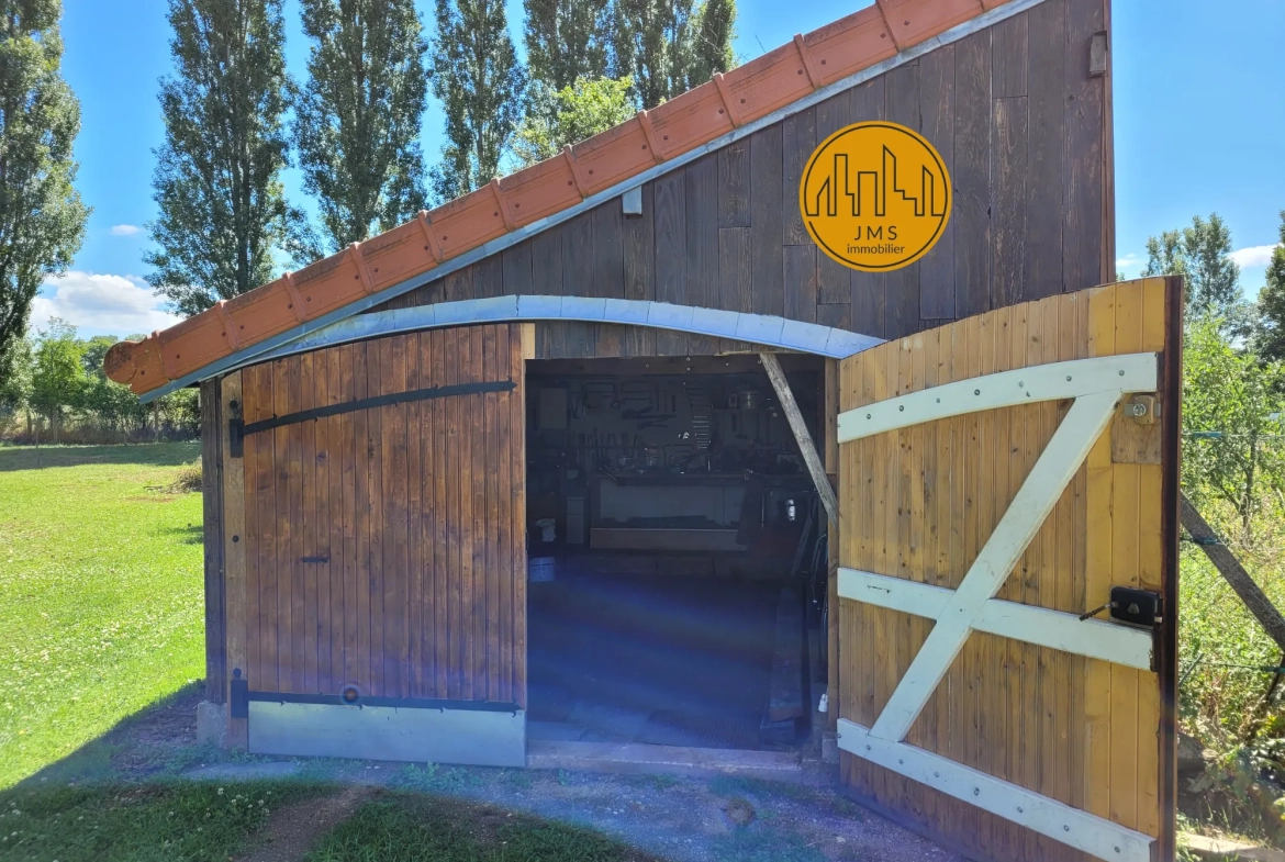 Belle longère rénovée avec piscine et grand terrain à Chantenay St Imbert 