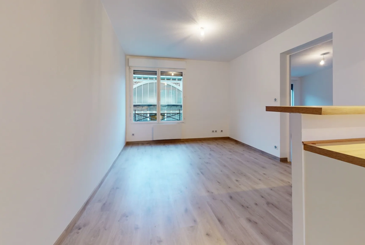 Appartement 2 pièces rénové avec cuisine équipée sur la place des Halles à Dijon 