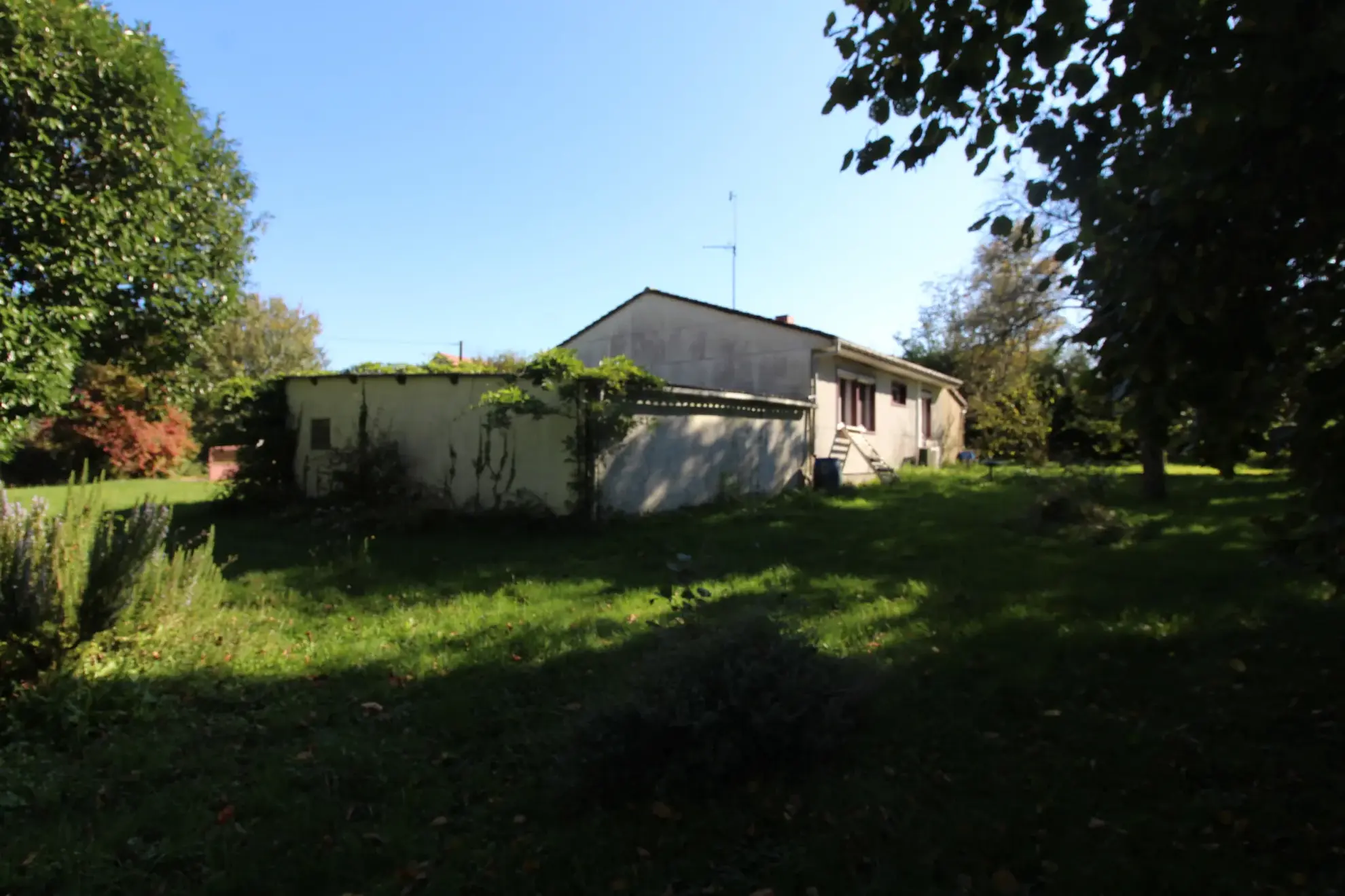 Maison indépendante de 80 m² avec terrain de 1500 m² à Andryes 