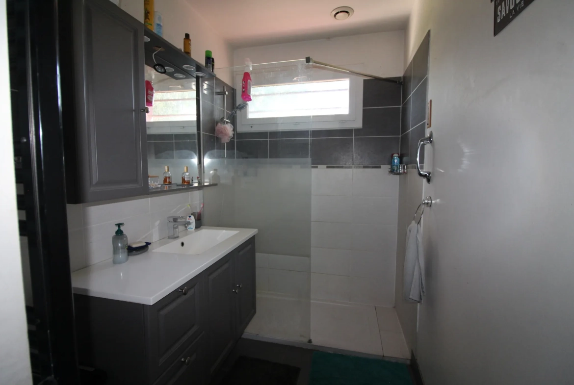Maison indépendante de 80 m² avec terrain de 1500 m² à Andryes 