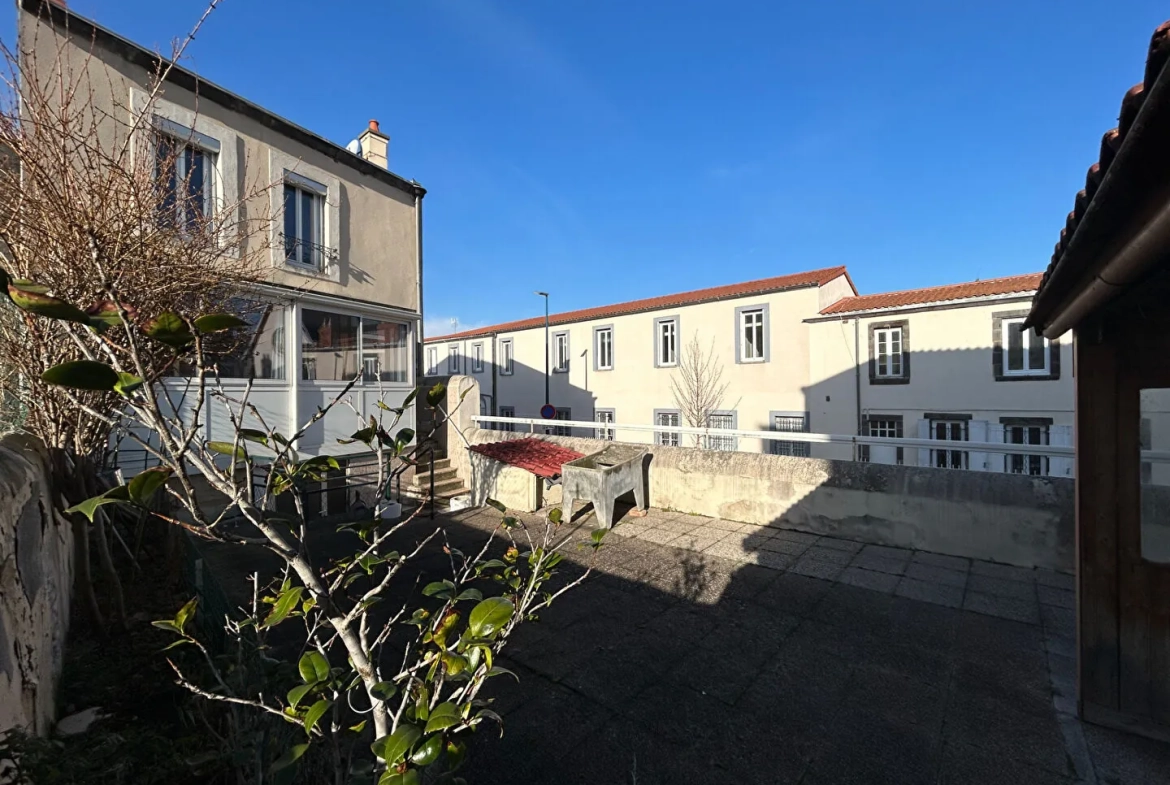 Appartement T3 avec terrasse et garage à vendre à Clermont-Ferrand centre-ville 