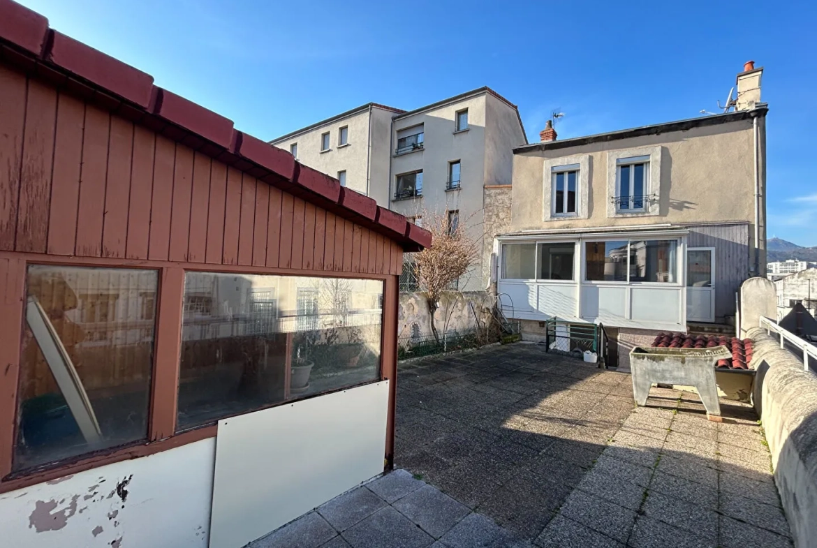 Appartement T3 avec terrasse et garage à vendre à Clermont-Ferrand centre-ville 