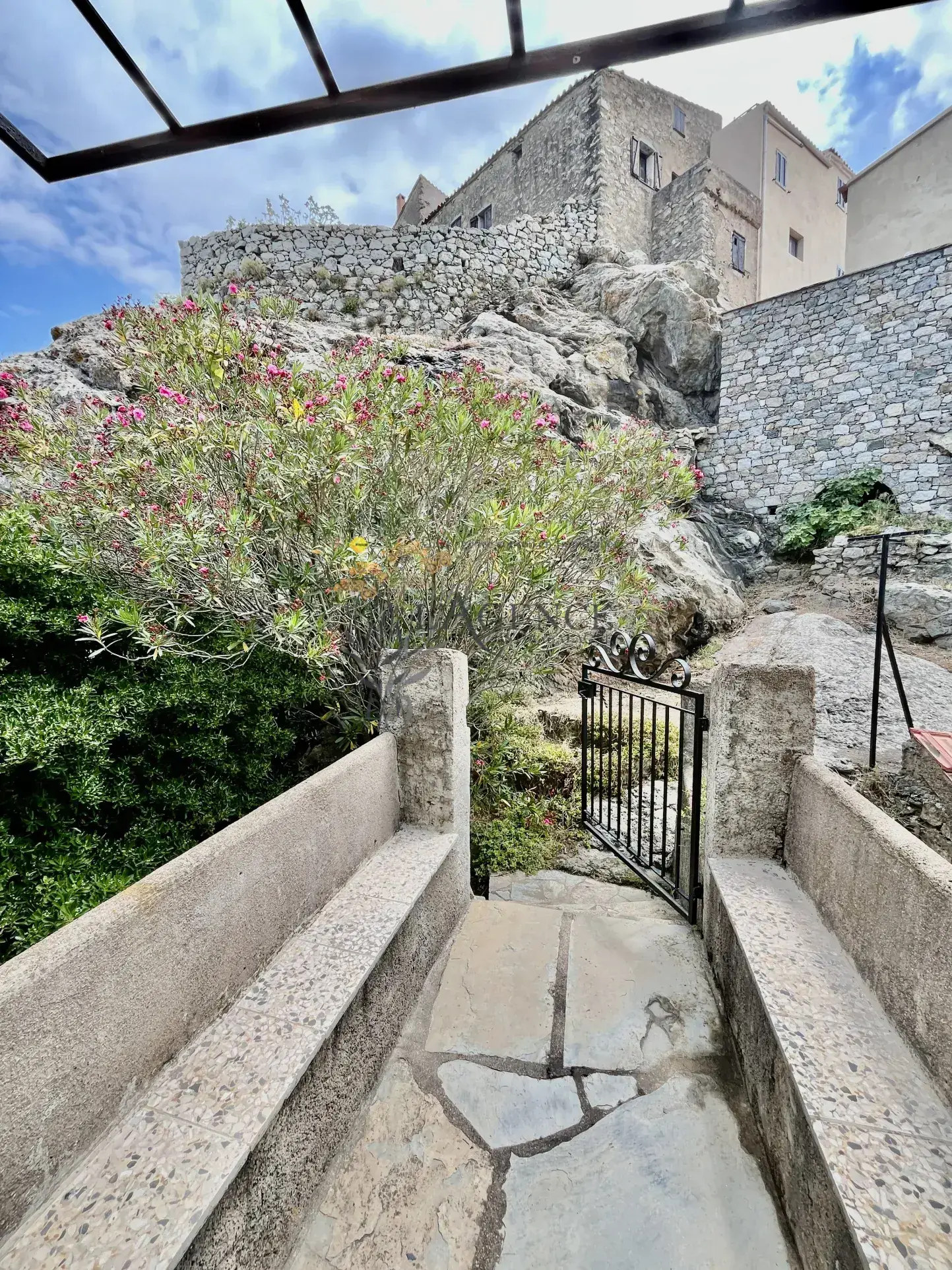 Maison de village historique à Speloncato avec vue mer et montagne 