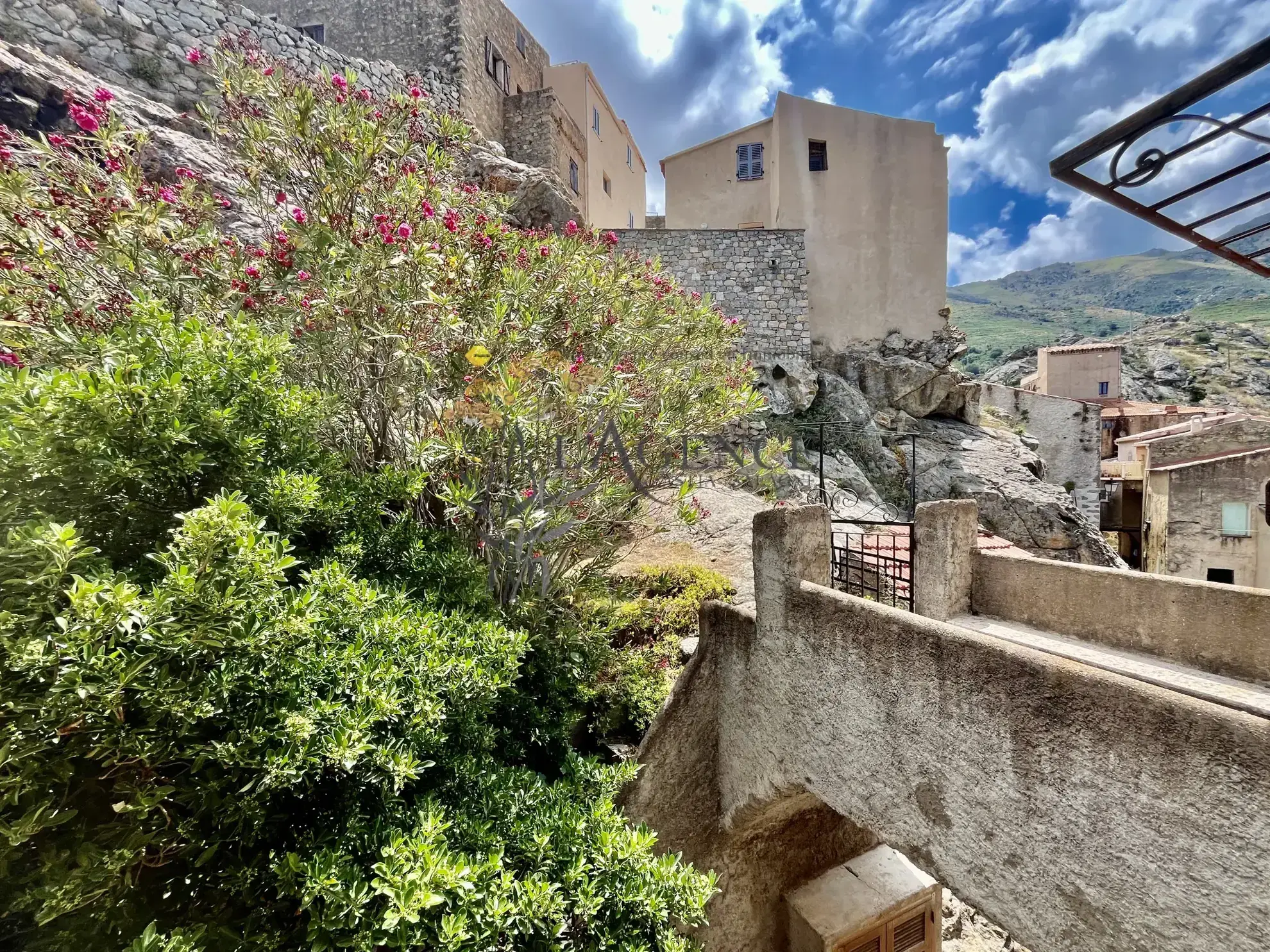 Maison de village historique à Speloncato avec vue mer et montagne 