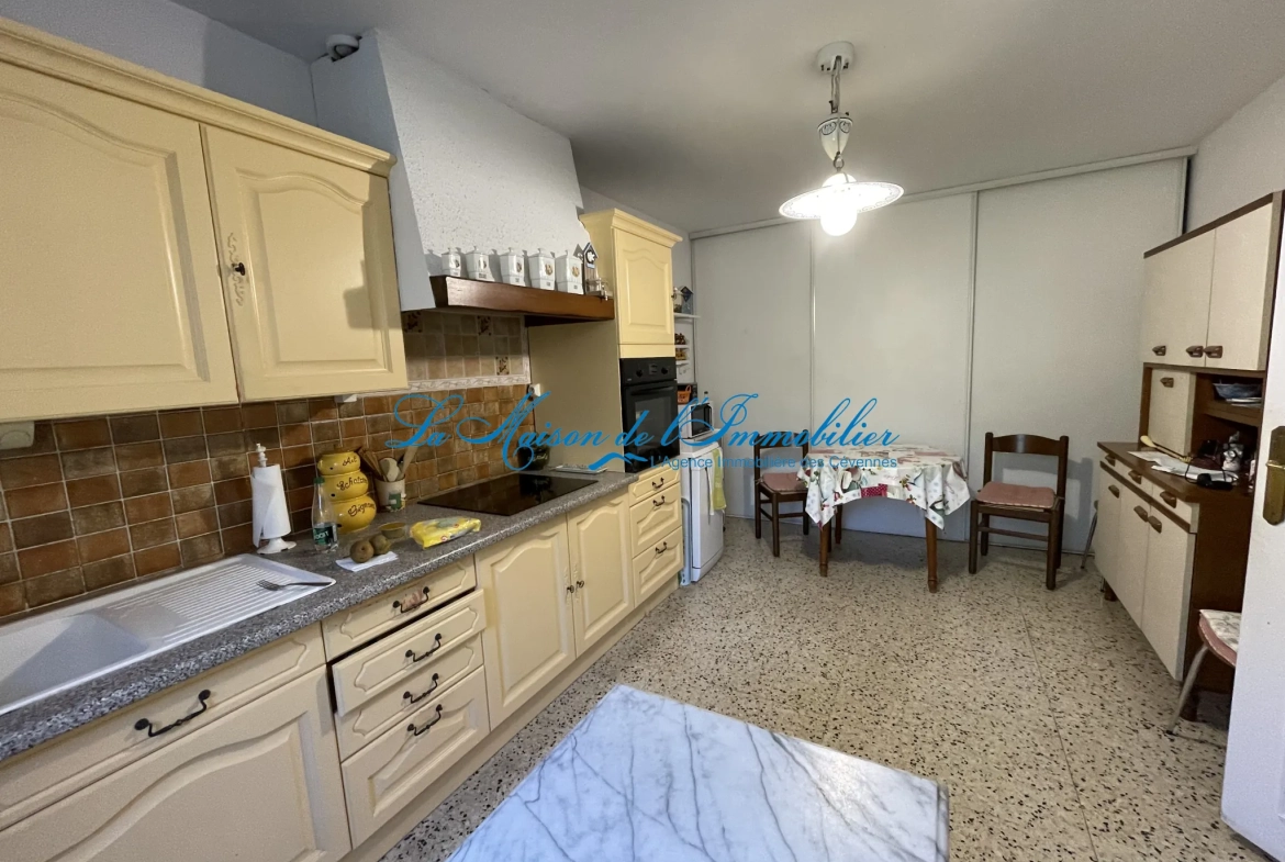 Maison plain-pied à Saint Christol les Ales - 4 pièces sur 597 m² 