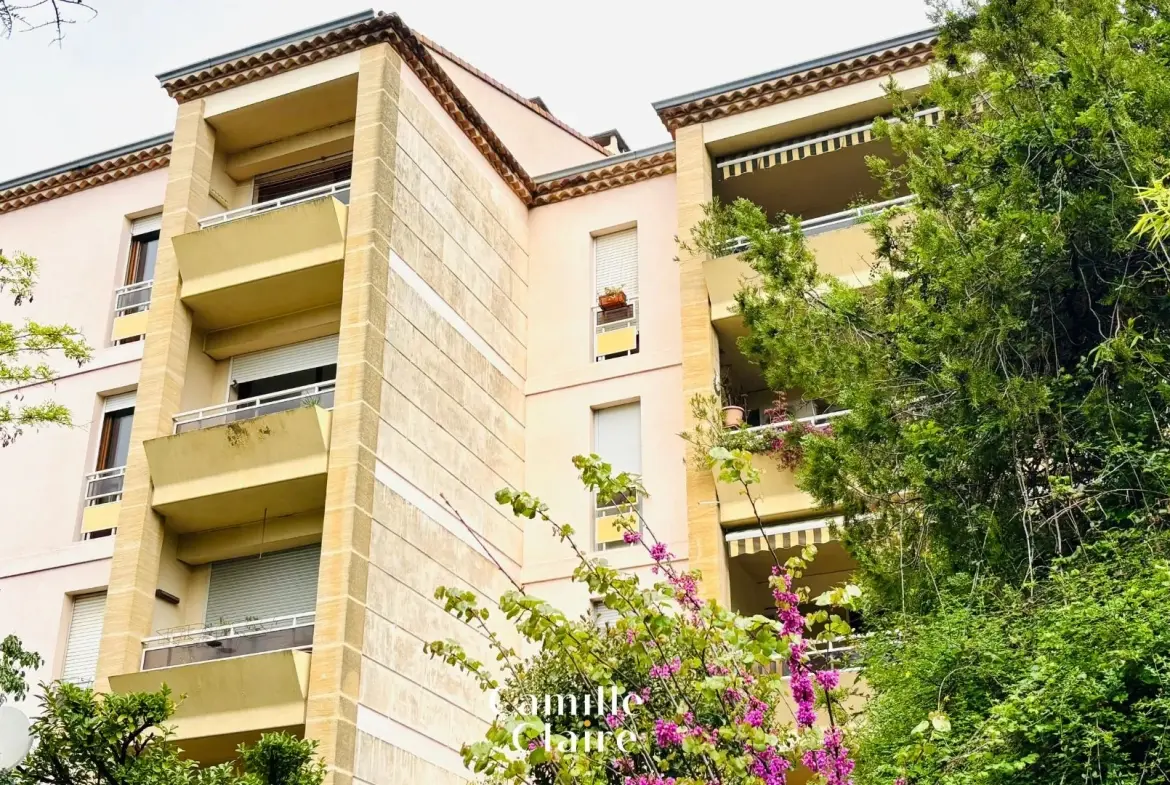 Studio à vendre avec vue dégagée dans le centre-ville d'Aix-en-Provence 