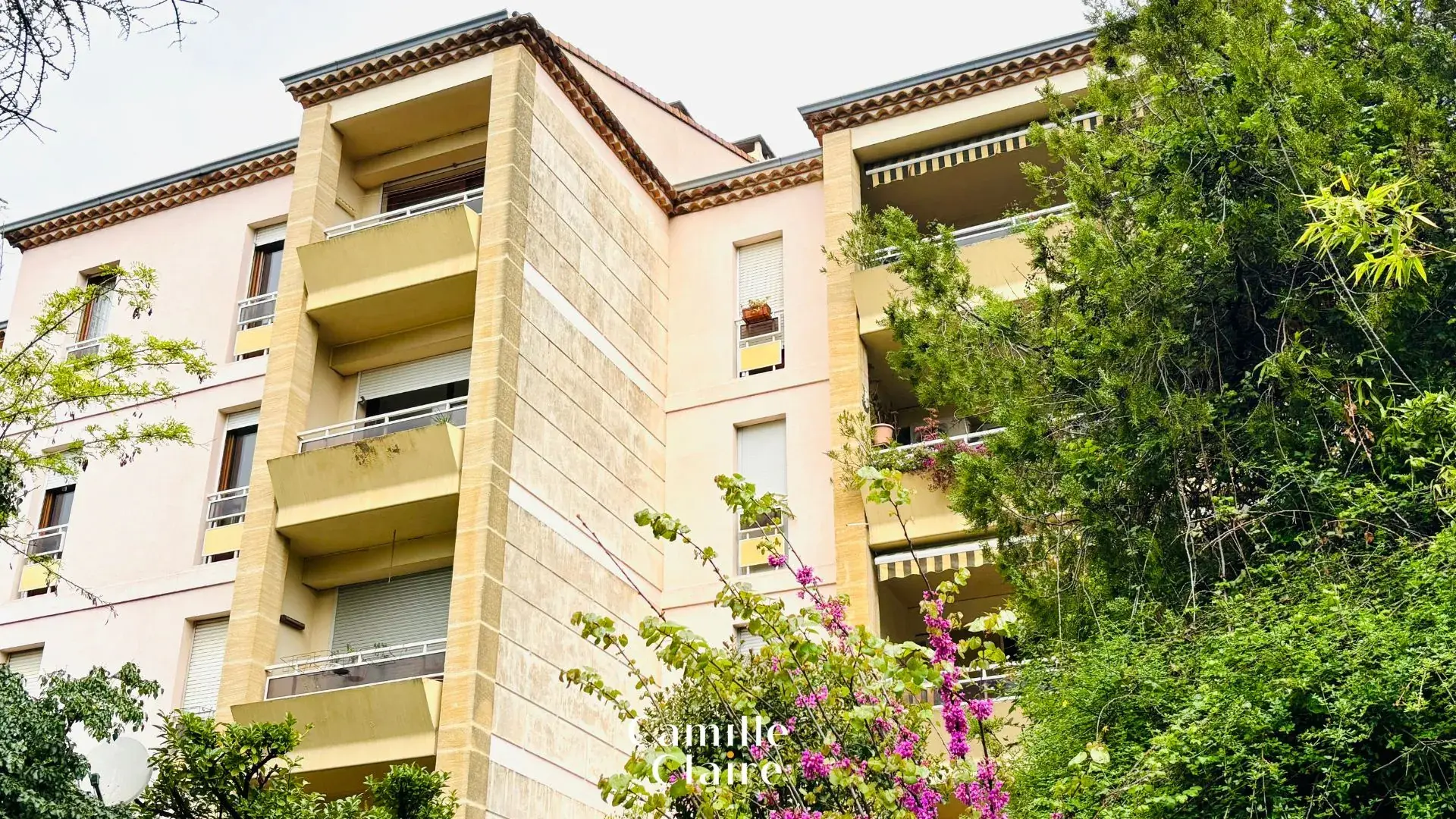 Studio à vendre avec vue dégagée dans le centre-ville d'Aix-en-Provence 
