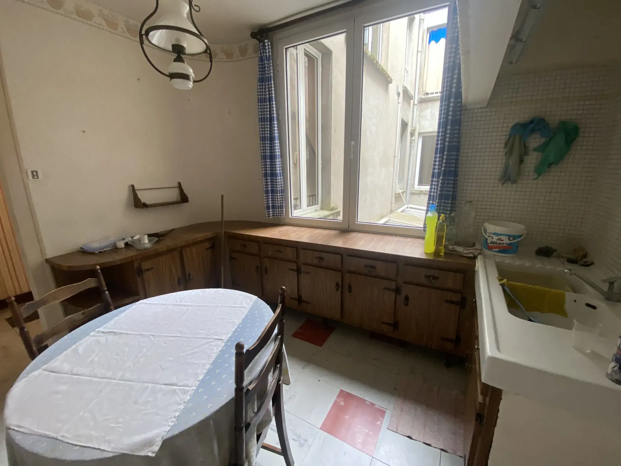 Immeuble de ville de 250 m² avec terrasse et local commercial à La Réole 