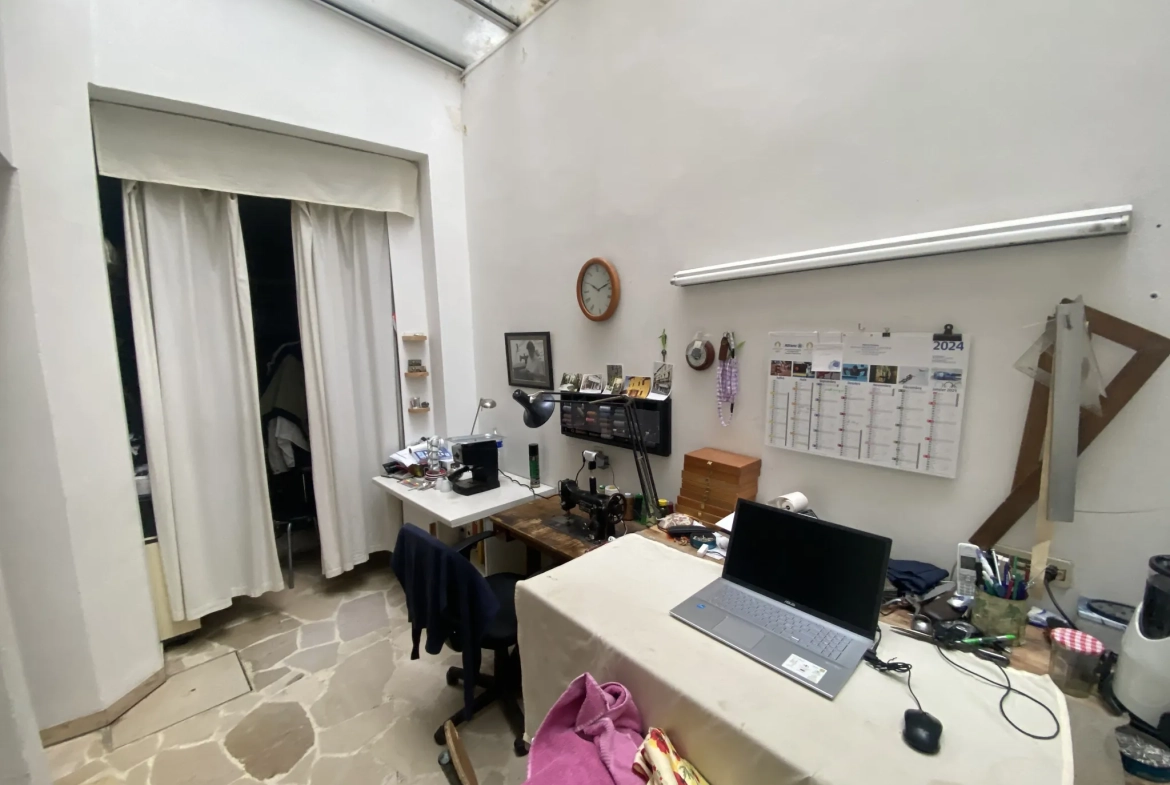Immeuble de ville de 250 m² avec terrasse et local commercial à La Réole 