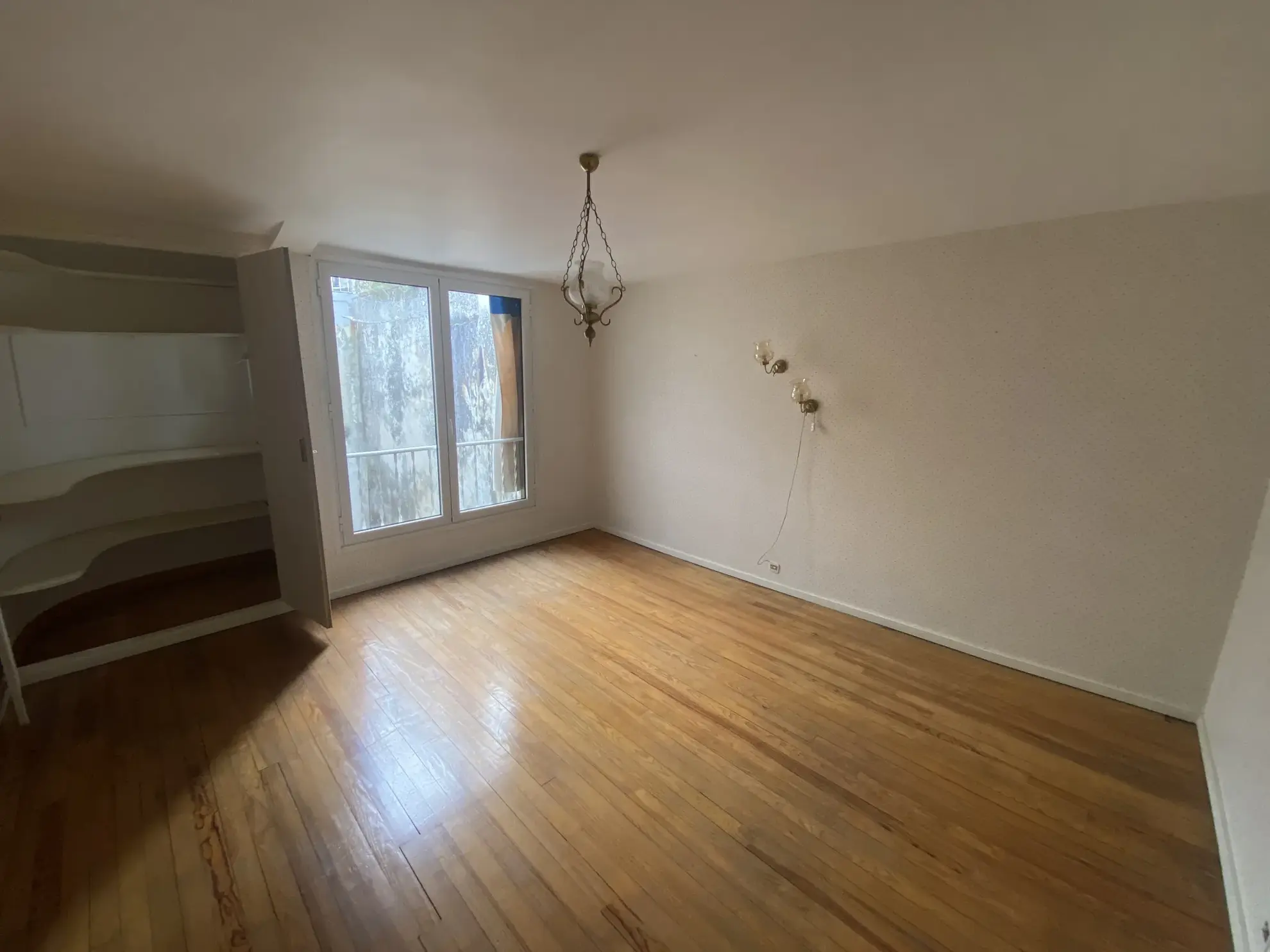 Immeuble de ville de 250 m² avec terrasse et local commercial à La Réole 
