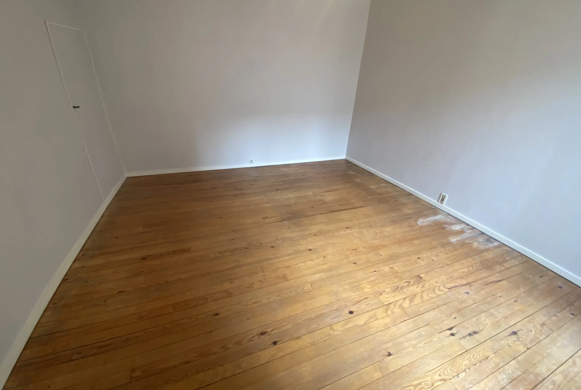 Immeuble de ville de 250 m² avec terrasse et local commercial à La Réole 