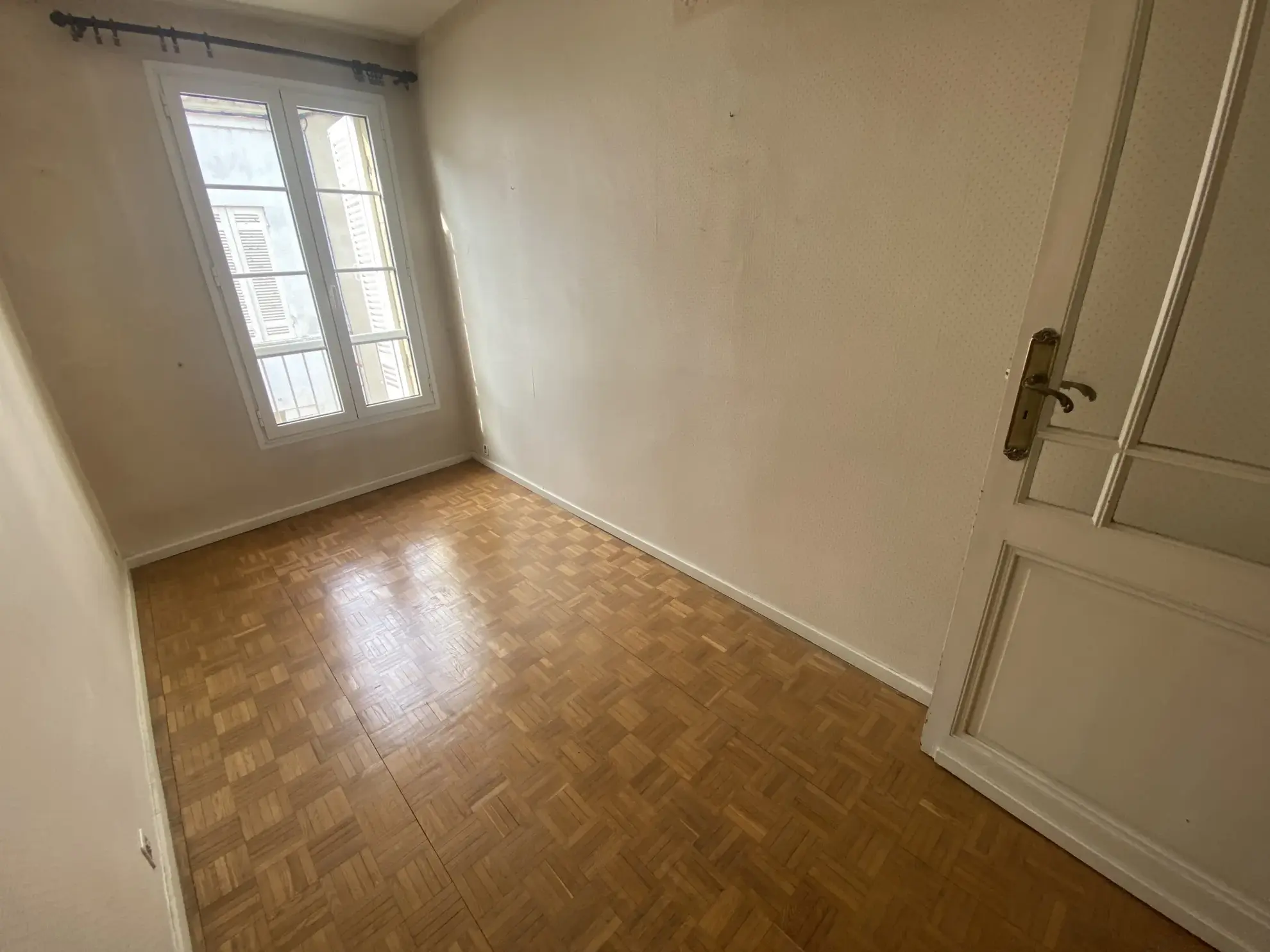 Immeuble de ville de 250 m² avec terrasse et local commercial à La Réole 