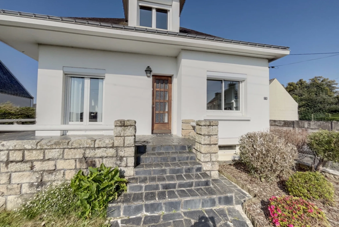 Belle maison de 124 m² à Baud avec grand terrain, garage et potentiel de division 