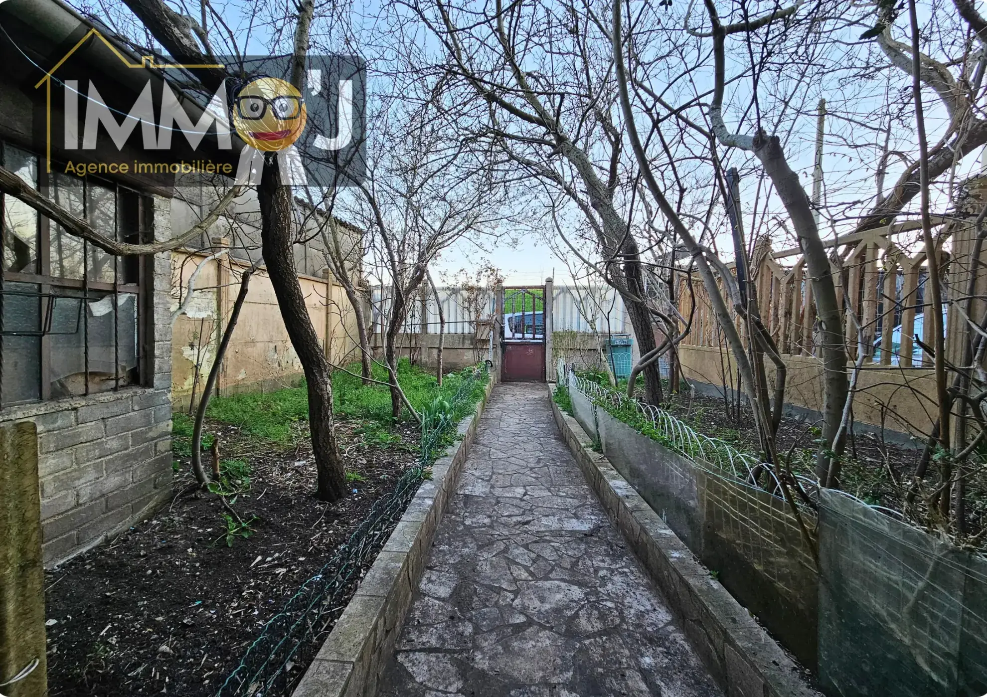Maison ou immeuble à Nancy avec grand potentiel, jardins et vue canal 
