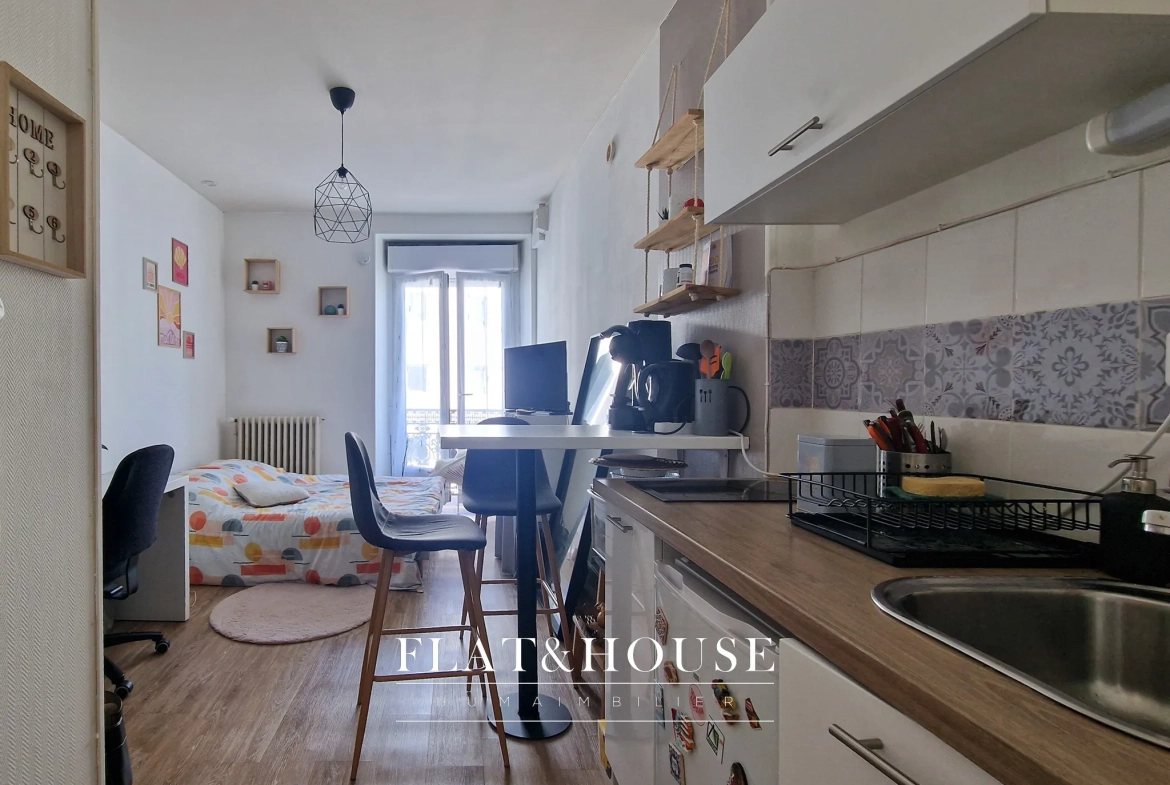 Investissement locatif à Nantes : plateau divisible de 3 studios loués en colocation 