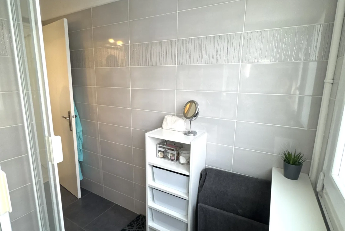 Appartement F4 avec balcon et parking à Saint-Étienne Fauriel, idéal premier achat 
