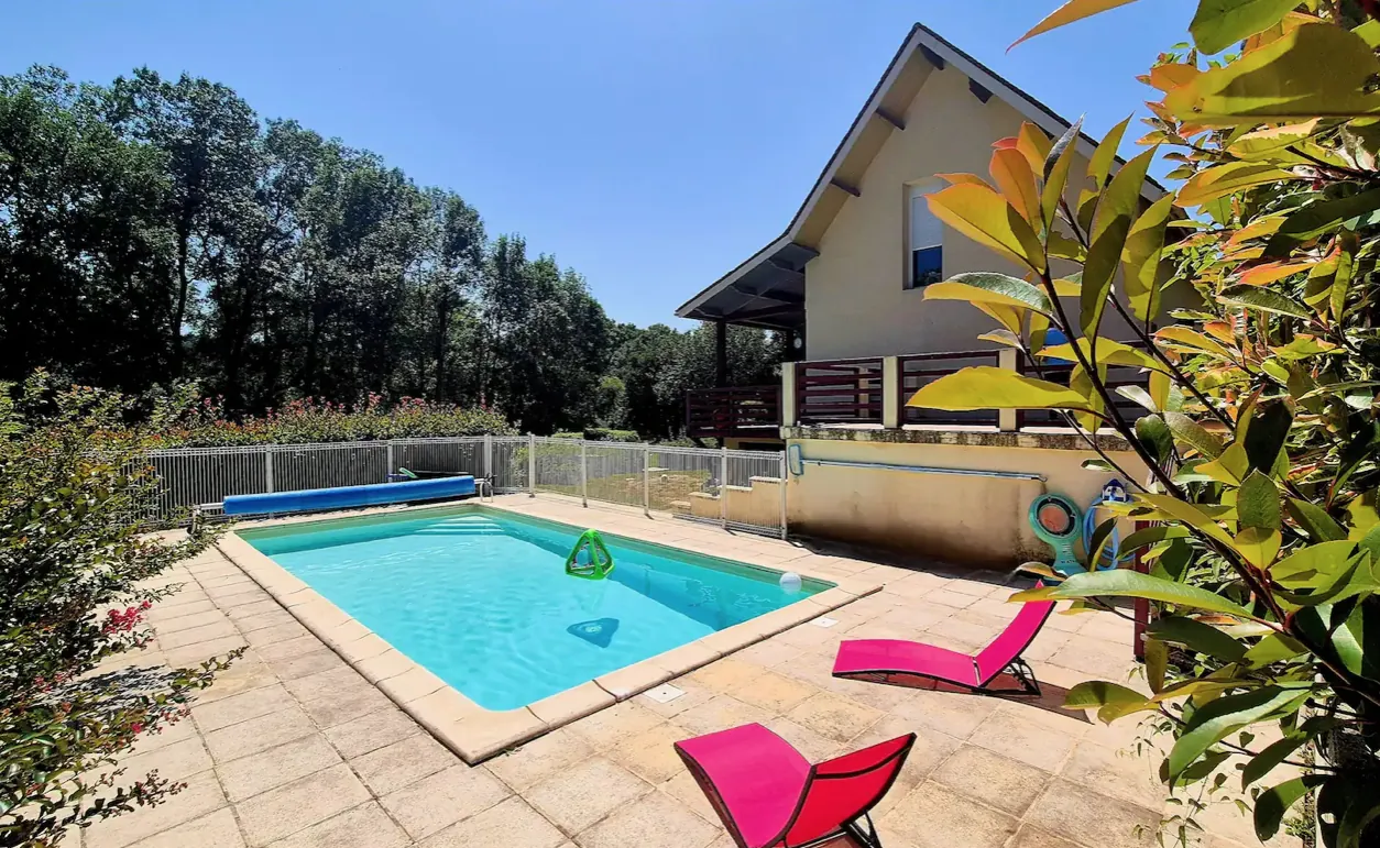 Vente maison 4 chambres avec piscine et garage à Bergerac 