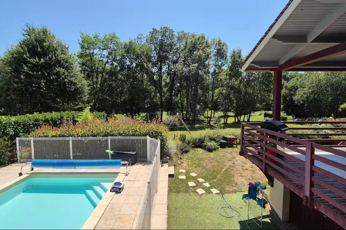 Vente maison 4 chambres avec piscine et garage à Bergerac 