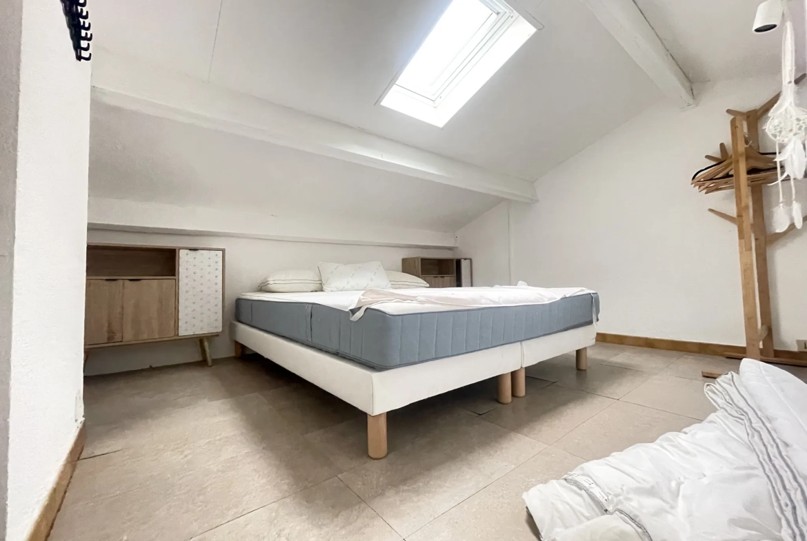 Villa de 49 m² avec piscine à Sanary-sur-mer, proche plage, résidence sécurisée 