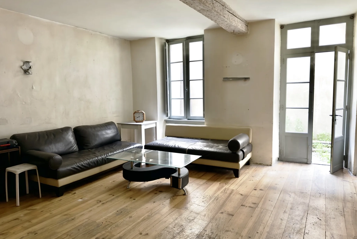 Investissez dans cet immeuble de 135 m² avec deux appartements à Carcassonne 