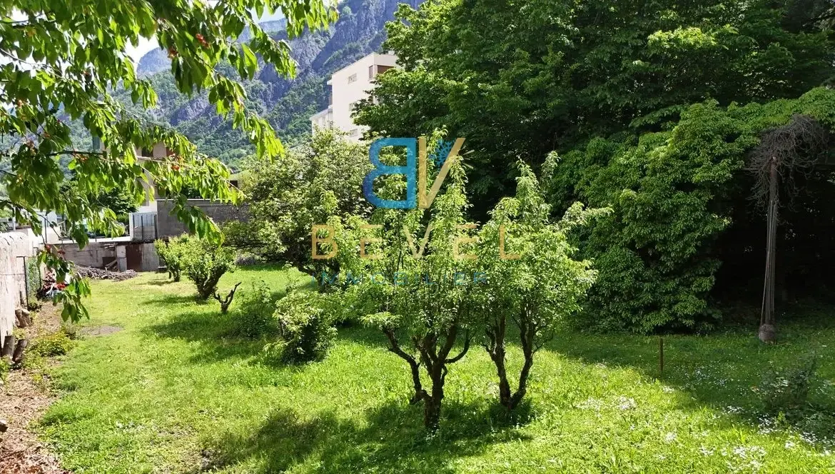 Terrain constructible à Saint-Jean-de-Maurienne, vue dégagée, proche commodités 