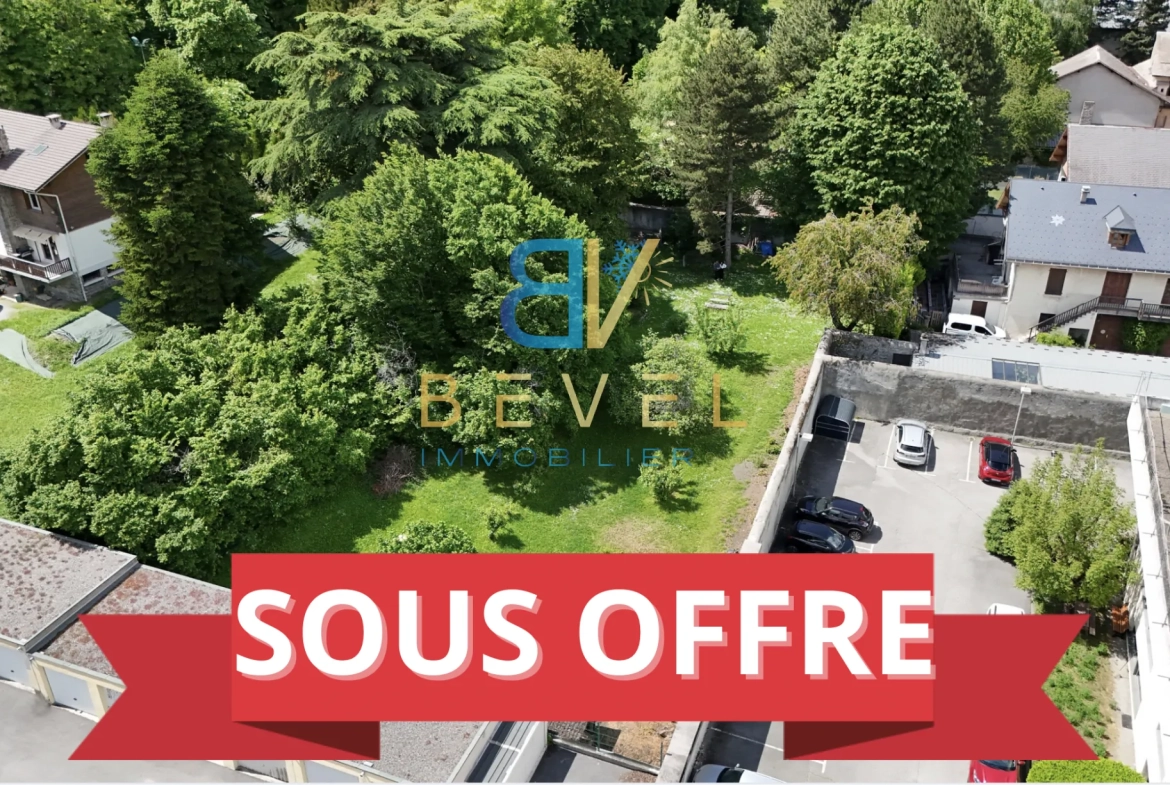 Terrain constructible à Saint-Jean-de-Maurienne, vue dégagée, proche commodités 