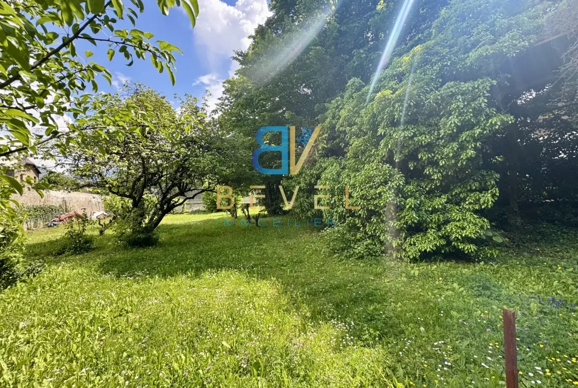 Terrain constructible à Saint-Jean-de-Maurienne, vue dégagée, proche commodités 