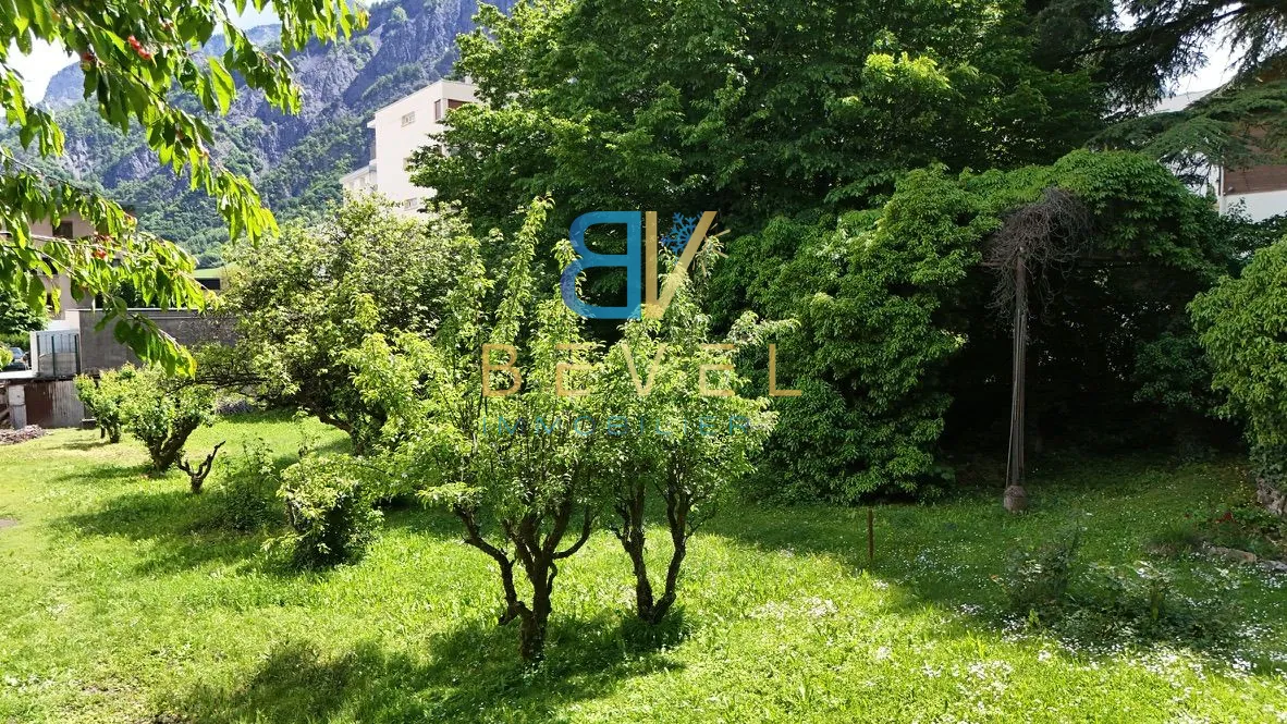 Terrain constructible à Saint-Jean-de-Maurienne, vue dégagée, proche commodités 